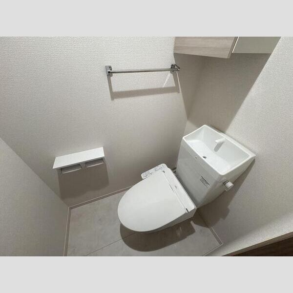 トイレ (トイレ)