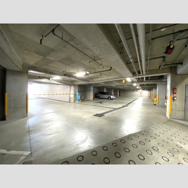 駐車場 (地下駐車場)