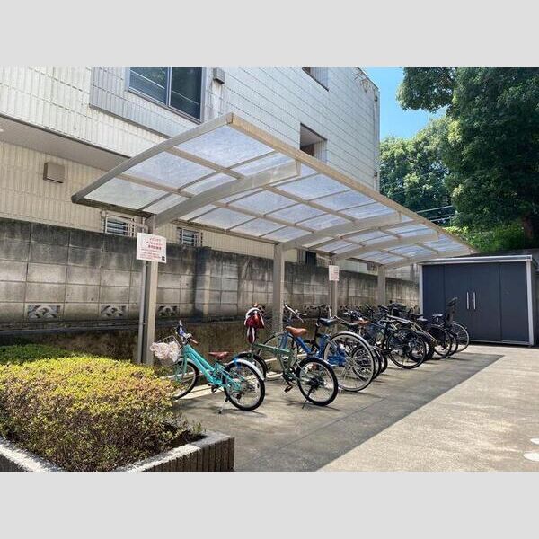 現地周辺 (駐輪場)