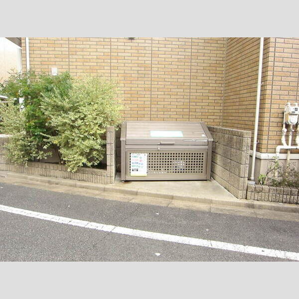 現地周辺 (ゴミストッカー)