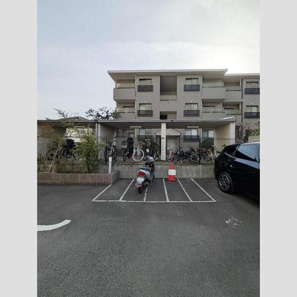 現地周辺 (駐輪場)