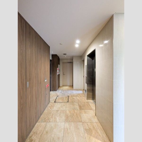 エントランス (エントランス)