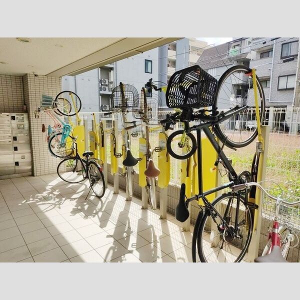 現地周辺 (駐輪場)