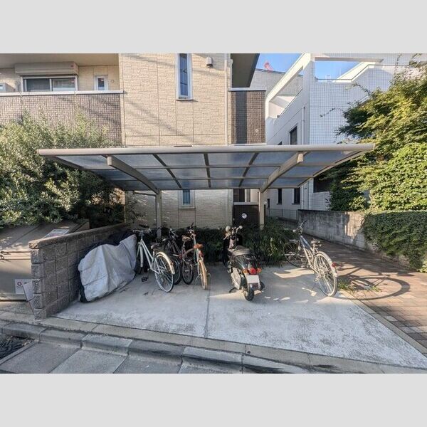 現地周辺 (駐輪場)