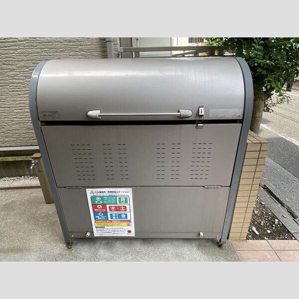 現地周辺 (ごみ置き場)