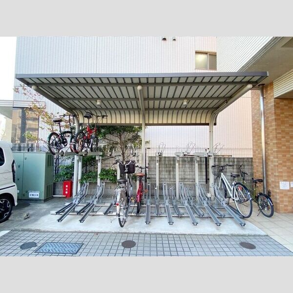 現地周辺 (屋根付き駐輪場)