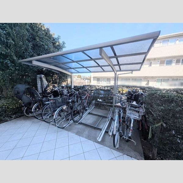 現地周辺 (駐輪場)