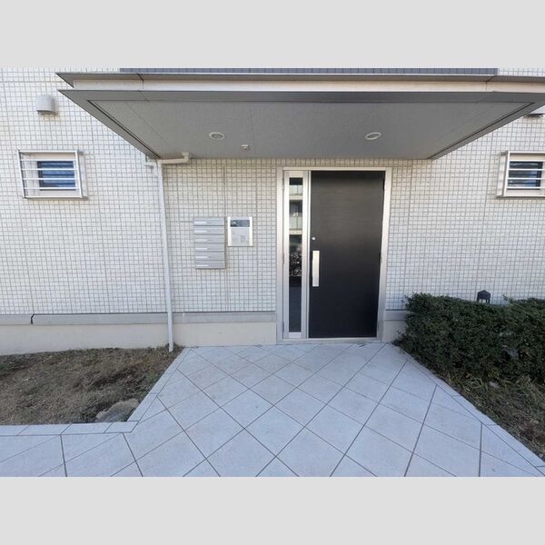 エントランス (エントランス)