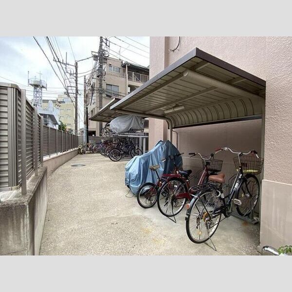 現地周辺 (駐輪場)