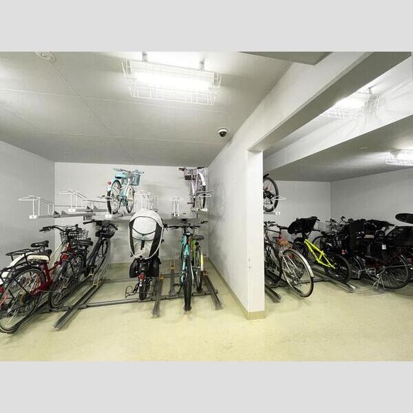 現地周辺 (駐輪場)