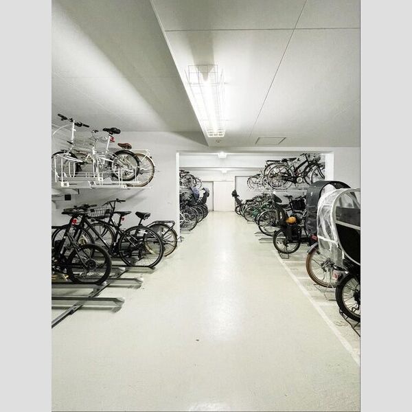 現地周辺 (駐輪場)