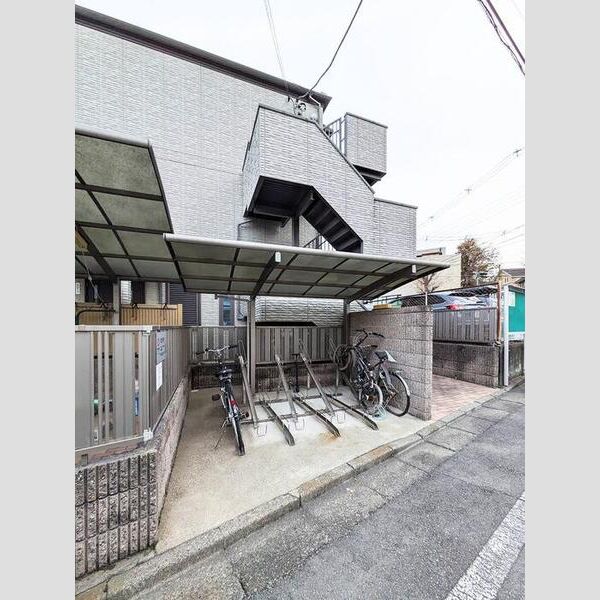 現地周辺 (駐輪場)