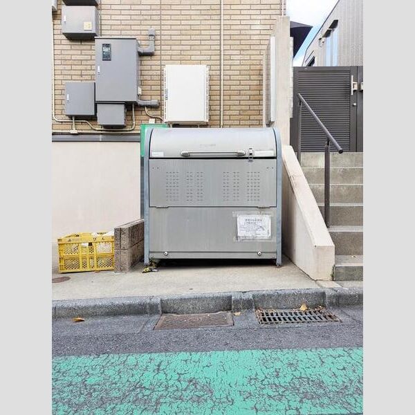 現地周辺 (ごみ置き場)