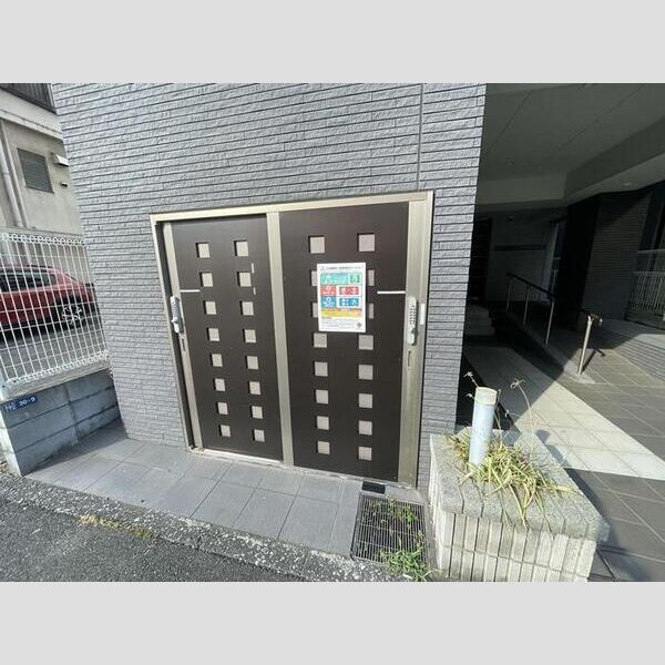 現地周辺 (ごみ置き場)