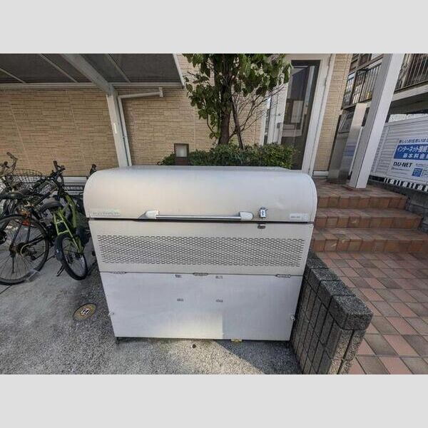 現地周辺 (ごみ置き場)