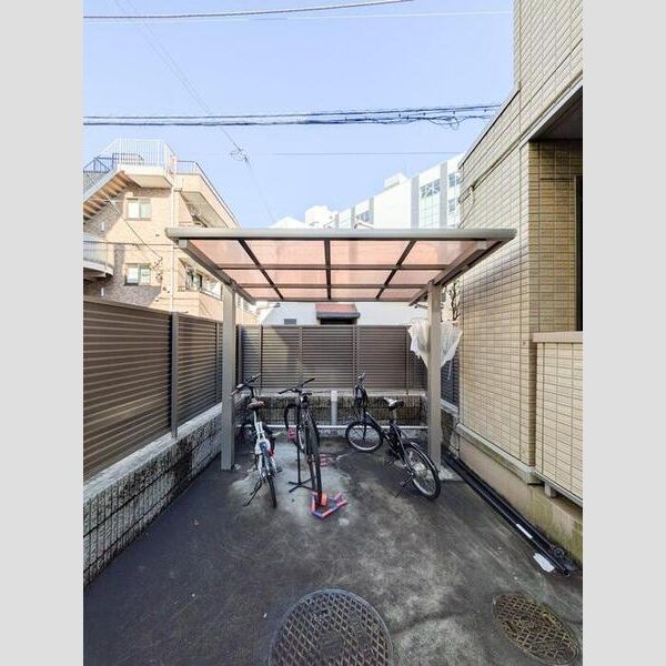現地周辺 (駐輪場)