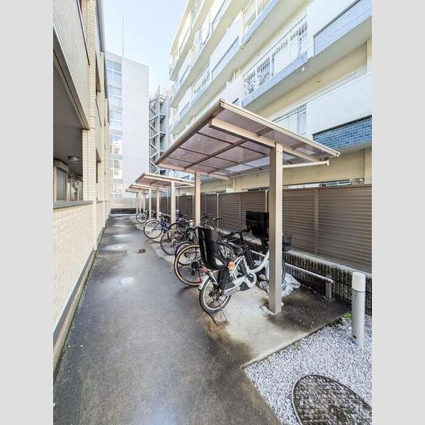 現地周辺 (駐輪場)