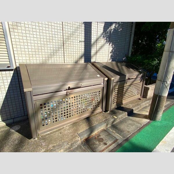 現地周辺 (ゴミストッカー)