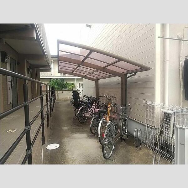現地周辺 (駐輪場)