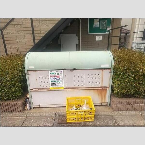 現地周辺 (ごみ置き場)