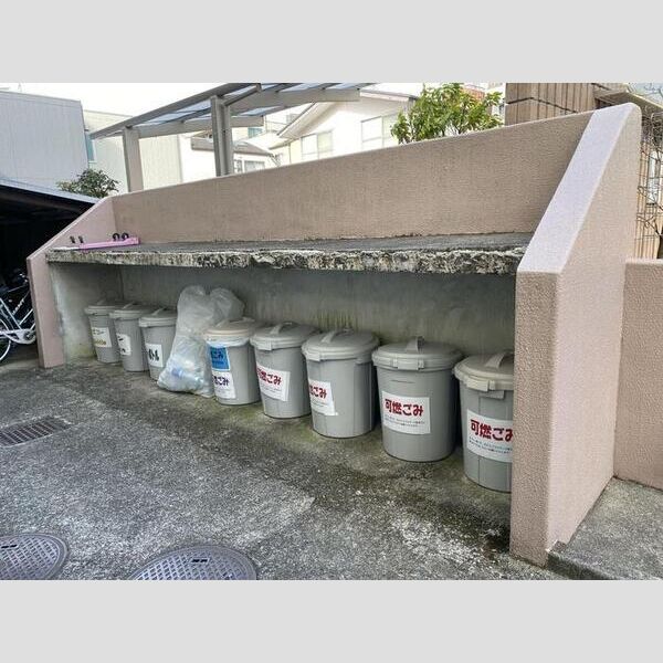 現地周辺 (ゴミ置き場)