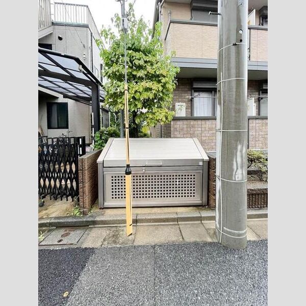 現地周辺 (ごみ置き場)