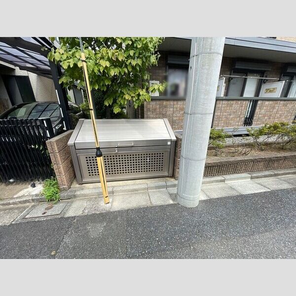 現地周辺 (ごみ置き場)