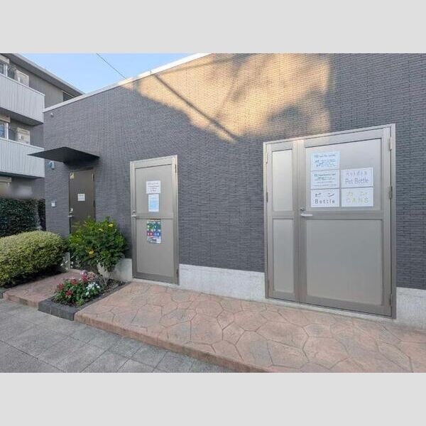 現地周辺 (ごみ置き場)