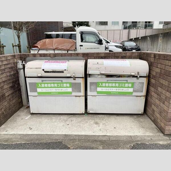 現地周辺 (ごみ置き場)