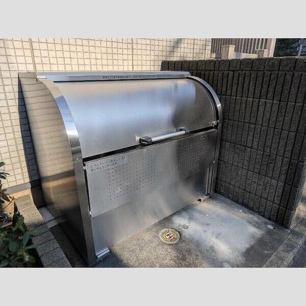 現地周辺 (ごみ置き場)