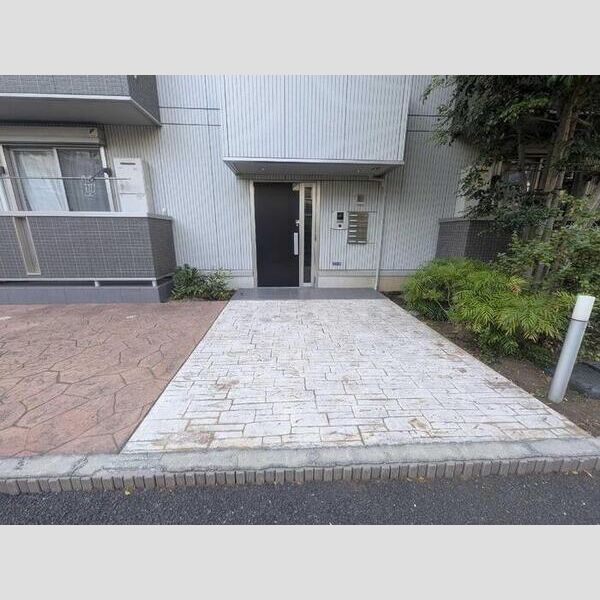 エントランス (エントランス)