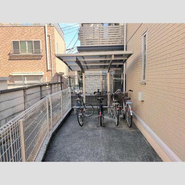 現地周辺 (駐輪場)