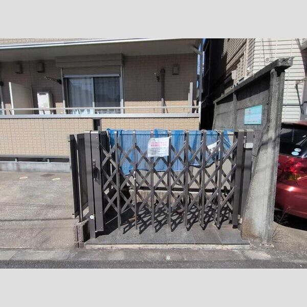 現地周辺 (ごみ置き場)