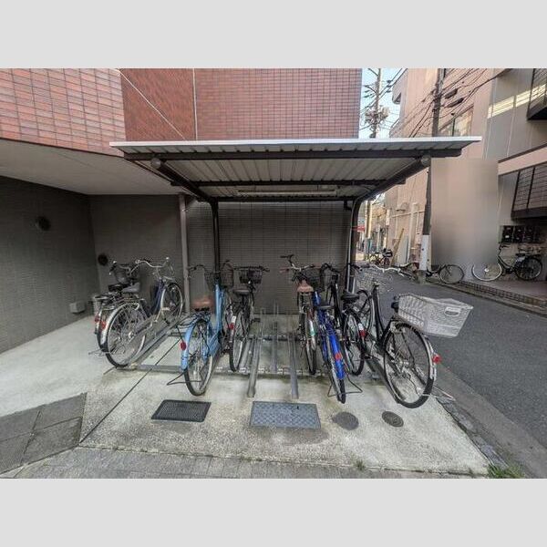 現地周辺 (駐輪場)
