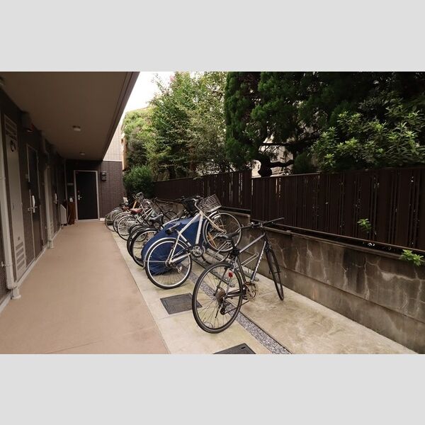 現地周辺 (自転車駐輪場)