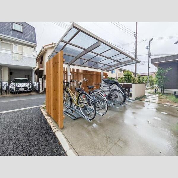 現地周辺 (駐輪場)