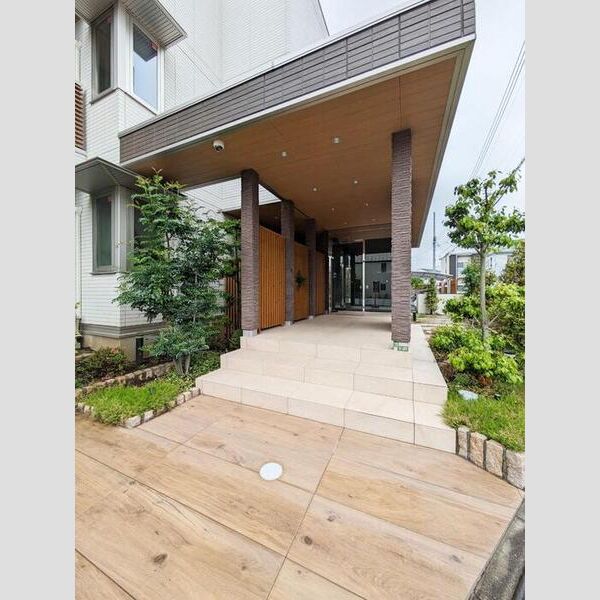 エントランス (エントランス)