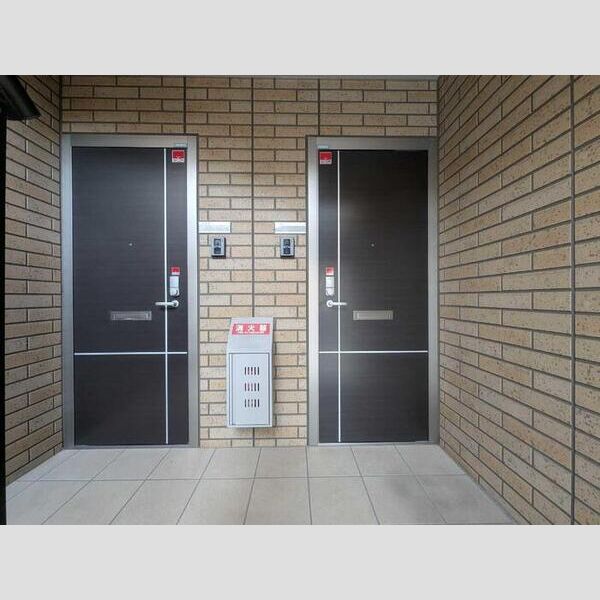 現地周辺 (玄関)