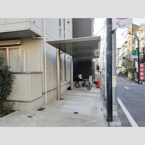 現地周辺 (駐輪場)