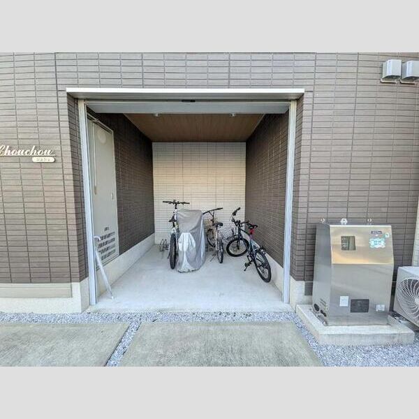 現地周辺 (駐輪場)