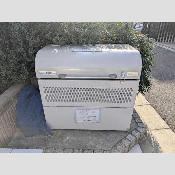 現地周辺 (ごみ置き場)