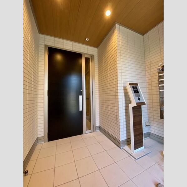 エントランス (オートロック付きエントランス)