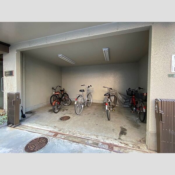 現地周辺 (駐輪場)