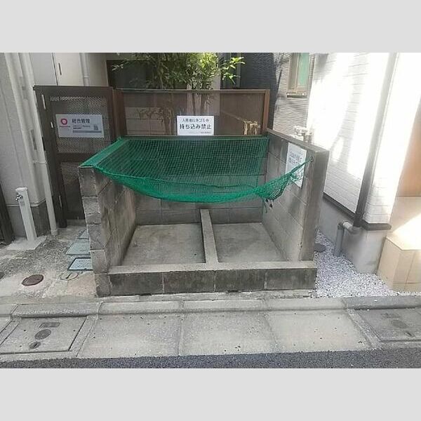 現地周辺 (ごみ置き場)