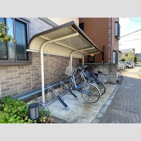 現地周辺 (駐輪場)