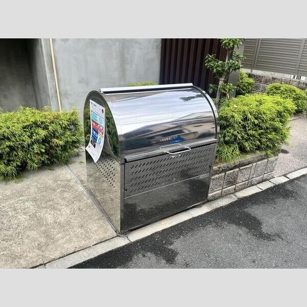 現地周辺 (ごみ置き場)