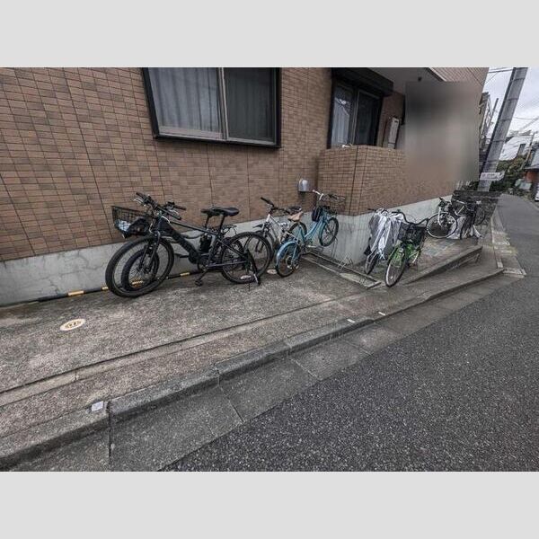 現地周辺 (駐輪場)