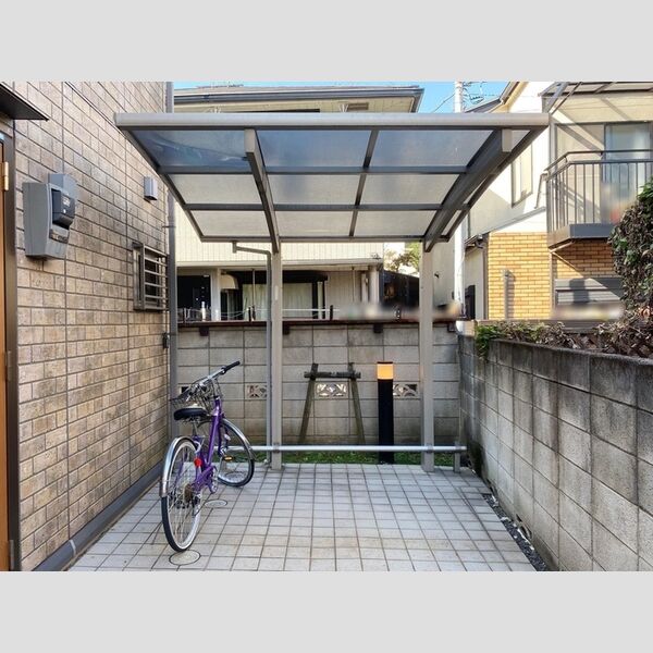 現地周辺 (屋根付き駐輪場)