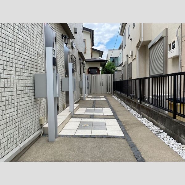 エントランス (玄関前通路)