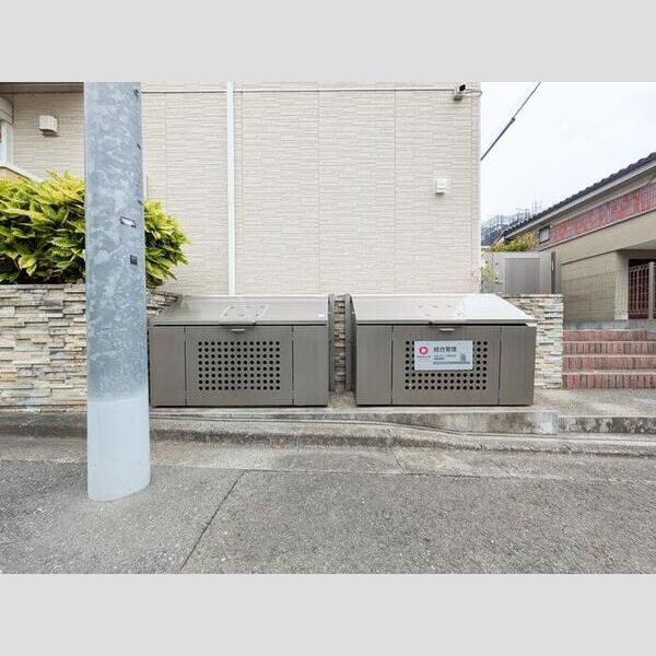 現地周辺 (ごみ置き場)